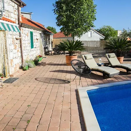 Ferienhaus Holiday Niva Marina