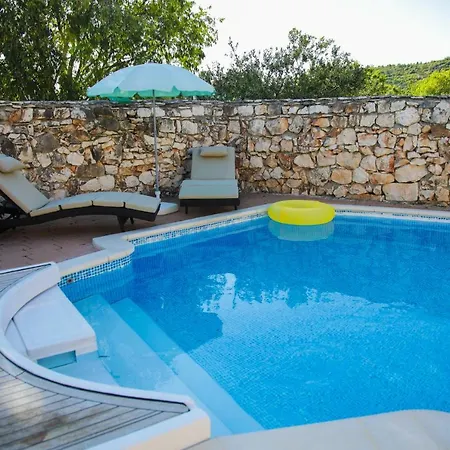 Holiday Niva Marina